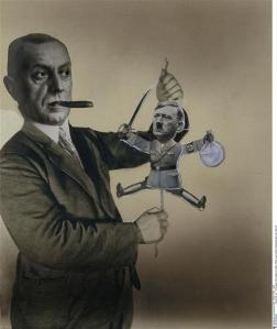John Heartfield, Esquisse pour affiche : “Fritz Thyssen joue avec le pantin Adolf Hitler”, 1933, photomontage
